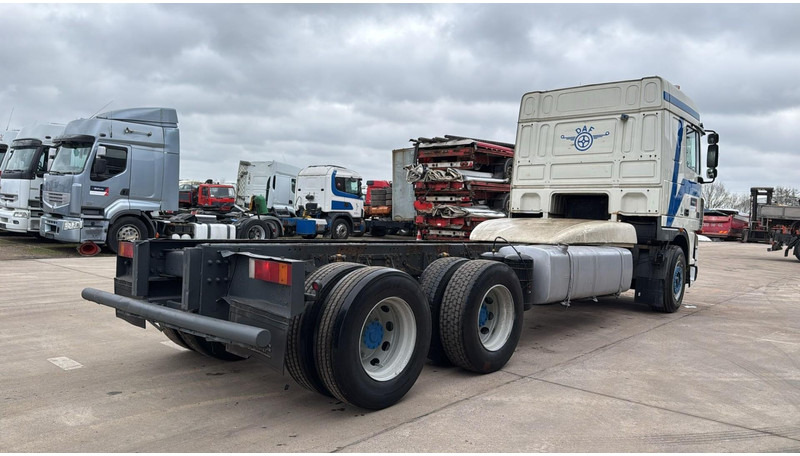 DAF XF 95.430 (EURO 3 / 10 TYRES / 6X2 / MANUAL GEARBOX / BOITE MANUELLE) - Камион со кабинска шасија: слика 4 DAF XF 95.430 (EURO 3 / 10 TYRES / 6X2 / MANUAL GEARBOX / BOITE MANUELLE) - Камион со кабинска шасија: слика 4