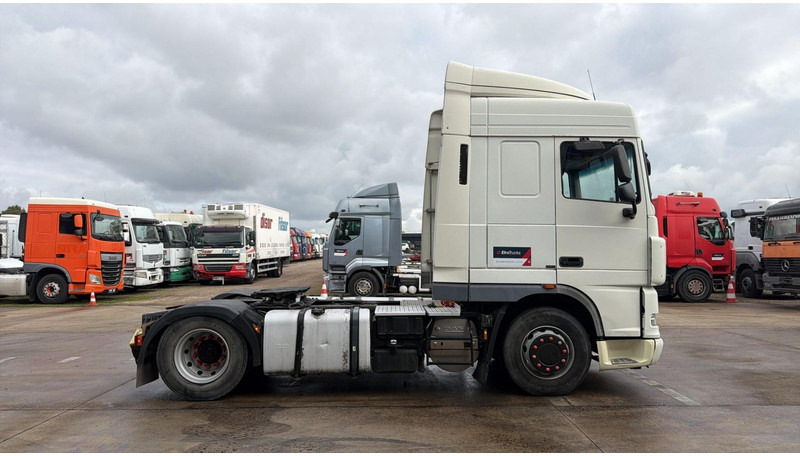 DAF XF 105.410 (BOITE MANUELLE / MANUAL GEARBOX) - Камион влекач: слика 3 DAF XF 105.410 (BOITE MANUELLE / MANUAL GEARBOX) - Камион влекач: слика 3