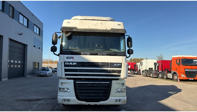 DAF XF 105.460 (BOITE MANUELLE / MANUAL GEARBOX) - Камион влекач: слика 2 DAF XF 105.460 (BOITE MANUELLE / MANUAL GEARBOX) - Камион влекач: слика 2