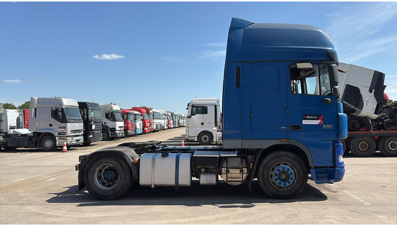 DAF XF 105.460 (BOITE MANUELLE / MANUAL GEARBOX) - Камион влекач: слика 2 DAF XF 105.460 (BOITE MANUELLE / MANUAL GEARBOX) - Камион влекач: слика 2
