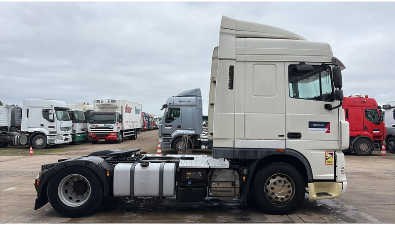 DAF XF 105.460 (BOITE MANUELLE / MANUAL GEARBOX) - Камион влекач: слика 3 DAF XF 105.460 (BOITE MANUELLE / MANUAL GEARBOX) - Камион влекач: слика 3
