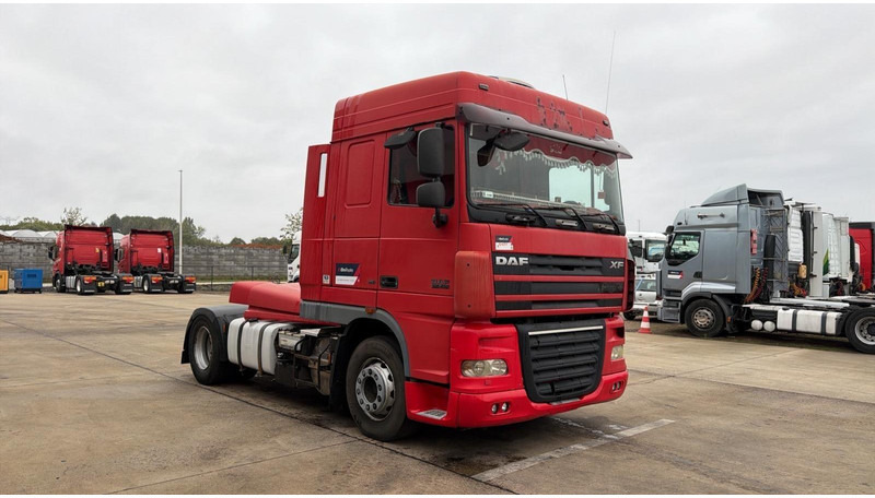 DAF XF 105.460 (BOITE MANUELLE / MANUAL GEARBOX) - Камион влекач: слика 2 DAF XF 105.460 (BOITE MANUELLE / MANUAL GEARBOX) - Камион влекач: слика 2