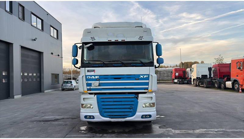 DAF XF 105.460 (BOITE MANUELLE / MANUAL GEARBOX) - Камион влекач: слика 2 DAF XF 105.460 (BOITE MANUELLE / MANUAL GEARBOX) - Камион влекач: слика 2