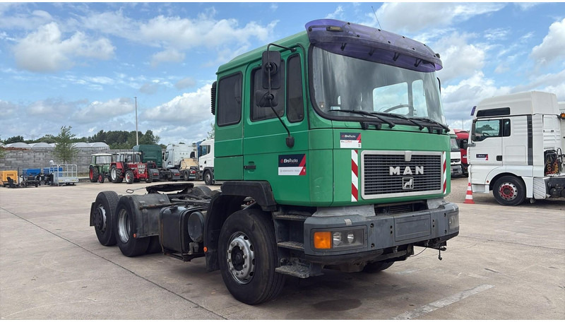 MAN 25.372 (6X2 / MANUAL PUMP / POMPE MANUELLE / 8 TYRES / 6 CYLINDERS) - Камион влекач: слика 3 MAN 25.372 (6X2 / MANUAL PUMP / POMPE MANUELLE / 8 TYRES / 6 CYLINDERS) - Камион влекач: слика 3