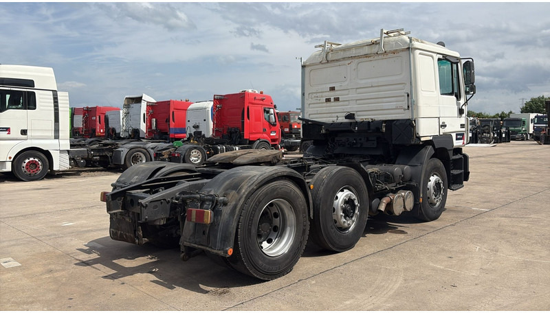 MAN 25.403 (6X2 / 6 CYLINDER / EURO 2 / MANUAL GEARBOX / 8 TYRES) - Камион влекач: слика 4 MAN 25.403 (6X2 / 6 CYLINDER / EURO 2 / MANUAL GEARBOX / 8 TYRES) - Камион влекач: слика 4