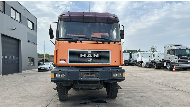 MAN 27.343 (6X6 / PERFECT CONDITION / LAMES / STEEL / MEILLER / BIG AXLE / GRAND PONT) - Камион влекач: слика 2 MAN 27.343 (6X6 / PERFECT CONDITION / LAMES / STEEL / MEILLER / BIG AXLE / GRAND PONT) - Камион влекач: слика 2