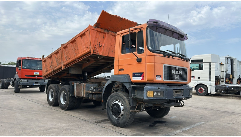 MAN 27.343 (6X6 / PERFECT CONDITION / LAMES / STEEL / MEILLER / BIG AXLE / GRAND PONT) - Камион влекач: слика 3 MAN 27.343 (6X6 / PERFECT CONDITION / LAMES / STEEL / MEILLER / BIG AXLE / GRAND PONT) - Камион влекач: слика 3