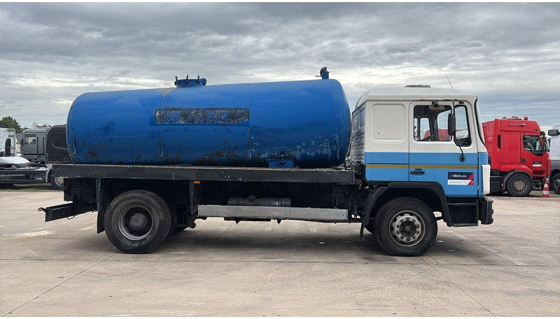 MAN 18.232 (MANUAL PUMP / POMPE MANUELLE / 11.000L) - Вакуумски камион: слика 4 MAN 18.232 (MANUAL PUMP / POMPE MANUELLE / 11.000L) - Вакуумски камион: слика 4