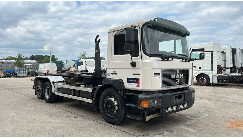 MAN 26.312 (6 CYLINDER / 6X2 / BELGIAN TRUCK IN GOOD CONDITION) - Камион со кука за подигање: слика 3 MAN 26.312 (6 CYLINDER / 6X2 / BELGIAN TRUCK IN GOOD CONDITION) - Камион со кука за подигање: слика 3