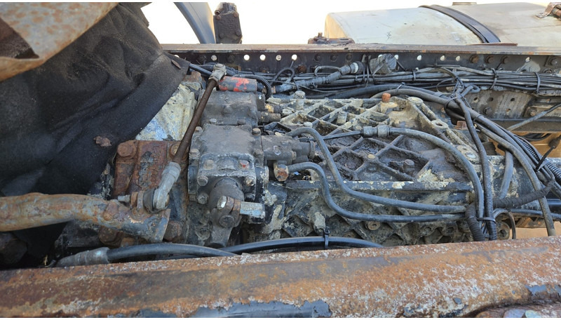 Камион со кабинска шасија MAN 26.414 (6X4 / 6 CYLINDER / MANUAL GEARBOX / 10 TYRES / LONG CHASSIS / EURO 2): слика 20