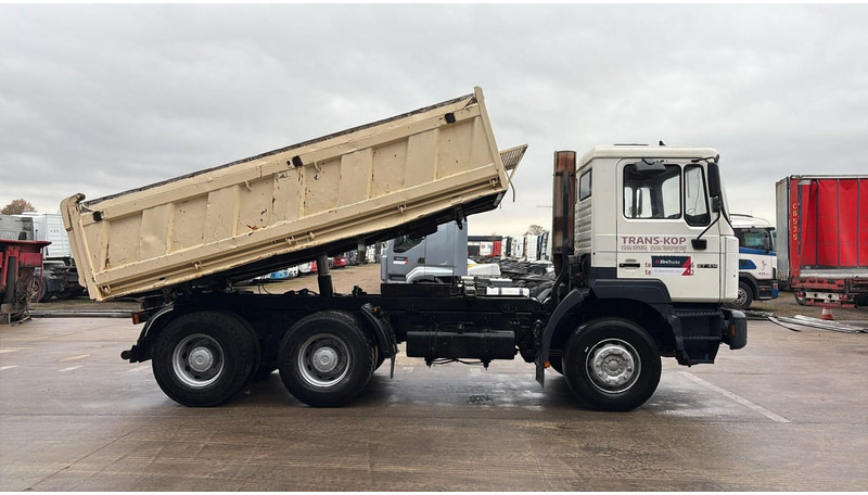 MAN 27.414 (6 CYLINDER / EURO 2 / TOP CONDITION / BONNE ETATT / GRAND PONT / LAMES / STEEL SUSP.) - Кипер: слика 3 MAN 27.414 (6 CYLINDER / EURO 2 / TOP CONDITION / BONNE ETATT / GRAND PONT / LAMES / STEEL SUSP.) - Кипер: слика 3