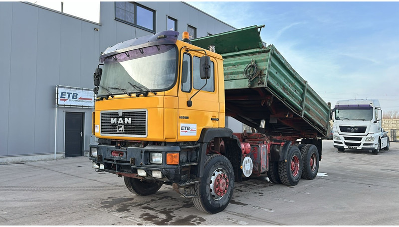 MAN 33.372 (6X6 / MANUAL PUMP / 6 CYLINDER / STEEL SUSP. / BIG AXLE / TOP CONDITION) - Кипер: слика 1 MAN 33.372 (6X6 / MANUAL PUMP / 6 CYLINDER / STEEL SUSP. / BIG AXLE / TOP CONDITION) - Кипер: слика 1