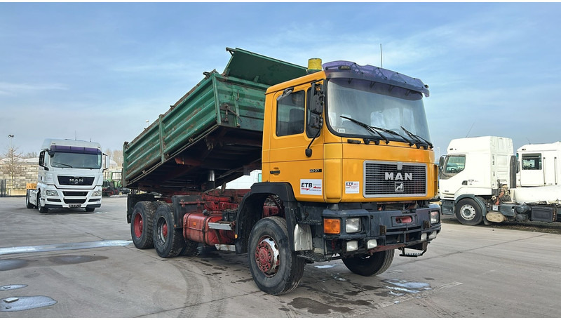 MAN 33.372 (6X6 / MANUAL PUMP / 6 CYLINDER / STEEL SUSP. / BIG AXLE / TOP CONDITION) - Кипер: слика 3 MAN 33.372 (6X6 / MANUAL PUMP / 6 CYLINDER / STEEL SUSP. / BIG AXLE / TOP CONDITION) - Кипер: слика 3