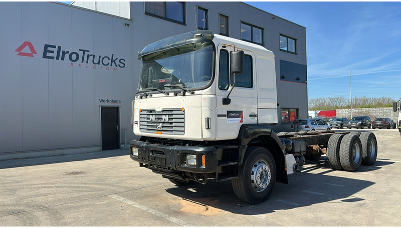 MAN 33.464 (6 CYLINDER / EURO 2 / SEMI MANUAL PUMP / BIG AXLE / STEEL SUSP. / LAMES) - Камион со кабинска шасија: слика 1 MAN 33.464 (6 CYLINDER / EURO 2 / SEMI MANUAL PUMP / BIG AXLE / STEEL SUSP. / LAMES) - Камион со кабинска шасија: слика 1