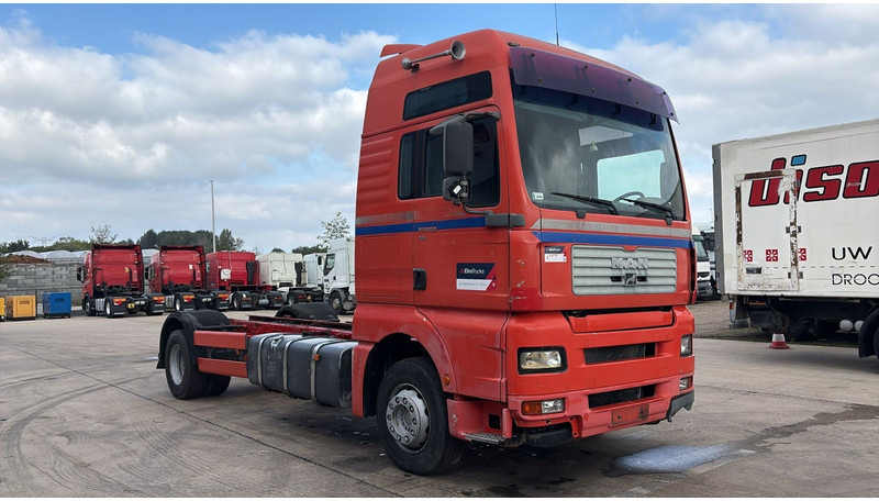 MAN TGA 18.410 (POMPE MANUELLE / MANUAL PUMP / BOITE MANUELLE / MANUAL GEARBOX) - Камион со кабинска шасија: слика 3 MAN TGA 18.410 (POMPE MANUELLE / MANUAL PUMP / BOITE MANUELLE / MANUAL GEARBOX) - Камион со кабинска шасија: слика 3