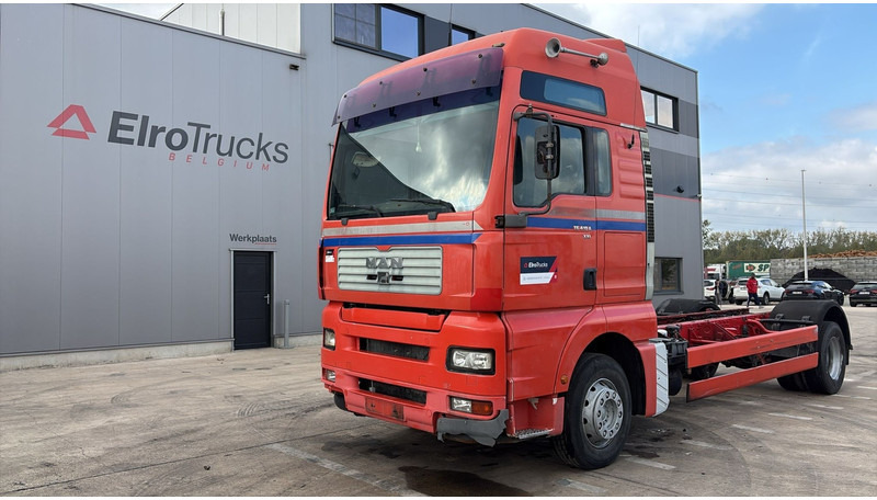 MAN TGA 18.410 (POMPE MANUELLE / MANUAL PUMP / BOITE MANUELLE / MANUAL GEARBOX) - Камион со кабинска шасија: слика 1 MAN TGA 18.410 (POMPE MANUELLE / MANUAL PUMP / BOITE MANUELLE / MANUAL GEARBOX) - Камион со кабинска шасија: слика 1