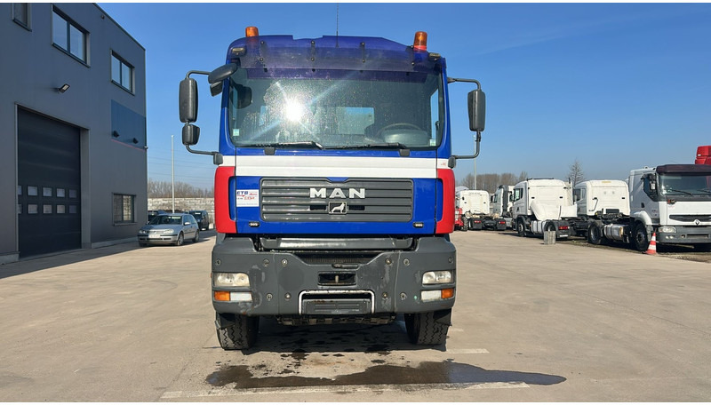 MAN TGA 26.460 (WITH CONTAINER / BELGIAN TRUCK / PERFECT / 6X4 / MANUAL GEARBOX / BOITE MANUELLE) - Камион со кука за подигање: слика 2 MAN TGA 26.460 (WITH CONTAINER / BELGIAN TRUCK / PERFECT / 6X4 / MANUAL GEARBOX / BOITE MANUELLE) - Камион со кука за подигање: слика 2