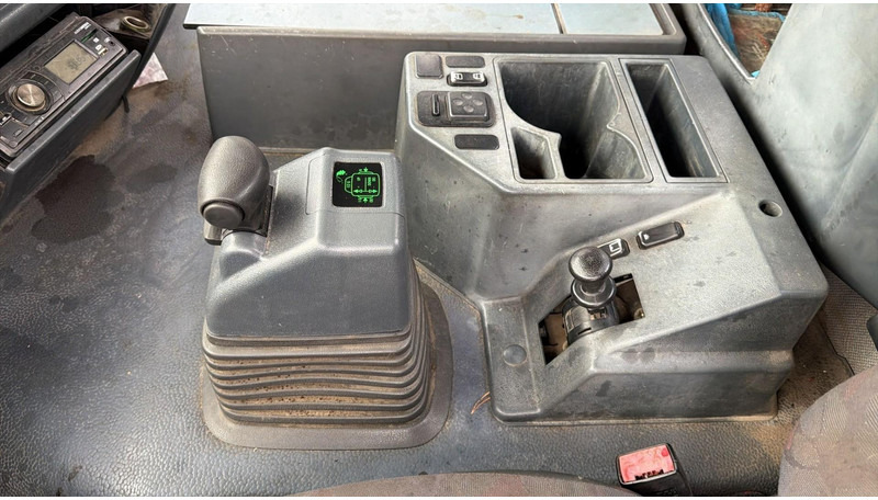 Вакуумски камион Mercedes-Benz ACTROS 2531 (16000 L / GRAND PONT / EPS / 6X2 / 3 PEDALES / V6): слика 16 Вакуумски камион Mercedes-Benz ACTROS 2531 (16000 L / GRAND PONT / EPS / 6X2 / 3 PEDALES / V6): слика 16