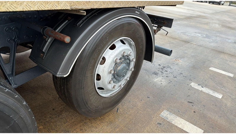 Вакуумски камион Mercedes-Benz ACTROS 2531 (16000 L / GRAND PONT / EPS / 6X2 / 3 PEDALES / V6): слика 12 Вакуумски камион Mercedes-Benz ACTROS 2531 (16000 L / GRAND PONT / EPS / 6X2 / 3 PEDALES / V6): слика 12