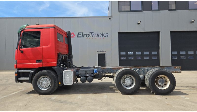 Mercedes-Benz ACTROS 2640 (EPS / 3 PEDALES / V6 / LAMES / GRAND PONT / EURO 2 / SEMI-AUTO) - Камион со кабинска шасија: слика 5 Mercedes-Benz ACTROS 2640 (EPS / 3 PEDALES / V6 / LAMES / GRAND PONT / EURO 2 / SEMI-AUTO) - Камион со кабинска шасија: слика 5