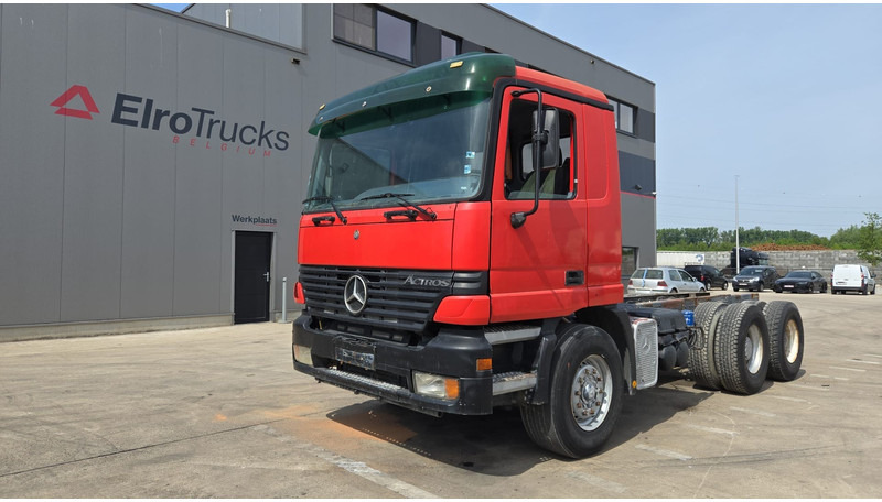 Mercedes-Benz ACTROS 2640 (EPS / 3 PEDALES / V6 / LAMES / GRAND PONT / EURO 2 / SEMI-AUTO) - Камион со кабинска шасија: слика 1 Mercedes-Benz ACTROS 2640 (EPS / 3 PEDALES / V6 / LAMES / GRAND PONT / EURO 2 / SEMI-AUTO) - Камион со кабинска шасија: слика 1