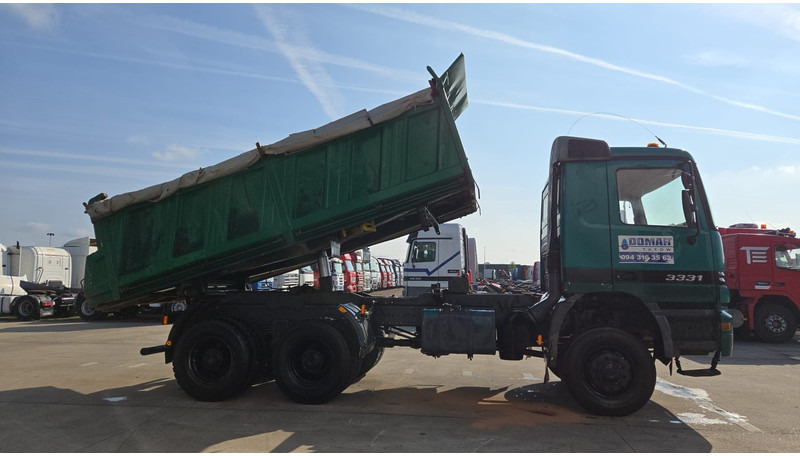Mercedes-Benz Actros 3331 (BOITE MANUELLE / 6X6 / LAMES / GRAND PONT / V6) - Кипер: слика 4 Mercedes-Benz Actros 3331 (BOITE MANUELLE / 6X6 / LAMES / GRAND PONT / V6) - Кипер: слика 4