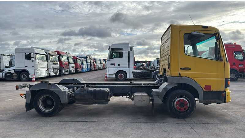 Mercedes-Benz Atego 815 (BOITE MANUELLE / MANUAL GEARBOX) - Камион со кабинска шасија: слика 3 Mercedes-Benz Atego 815 (BOITE MANUELLE / MANUAL GEARBOX) - Камион со кабинска шасија: слика 3