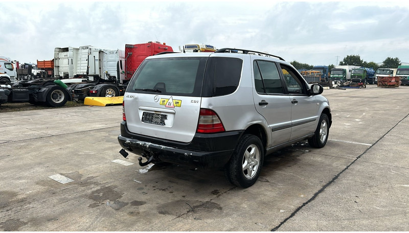 SUV Mercedes-Benz M-Klasse ML 270 CDI: слика 6