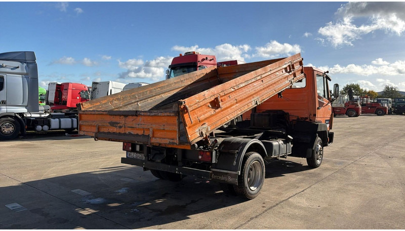 Mercedes-Benz SK 814 (3 WAY TIPPER / MANUAL PUMP / AUXILAIRY / SPER / STEEL SUSP. / LAMES) - Кипер: слика 4 Mercedes-Benz SK 814 (3 WAY TIPPER / MANUAL PUMP / AUXILAIRY / SPER / STEEL SUSP. / LAMES) - Кипер: слика 4