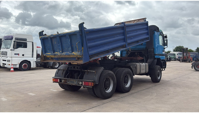 Mercedes-Benz actros 3340 (6X6 / BOITE MANUELLE /MANUAL GEARBOX / 3 PONTS / V6 / MP1) - Кипер: слика 5 Mercedes-Benz actros 3340 (6X6 / BOITE MANUELLE /MANUAL GEARBOX / 3 PONTS / V6 / MP1) - Кипер: слика 5