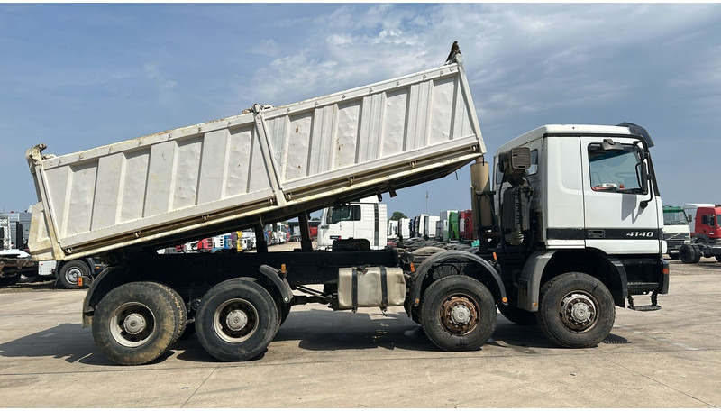 Mercedes-Benz actros 4140 (8X8 / BOITE MANUELLE / MANUAL GEARBOX / LAMES / GRAND PONT / BIG AXLE) - Кипер: слика 3 Mercedes-Benz actros 4140 (8X8 / BOITE MANUELLE / MANUAL GEARBOX / LAMES / GRAND PONT / BIG AXLE) - Кипер: слика 3