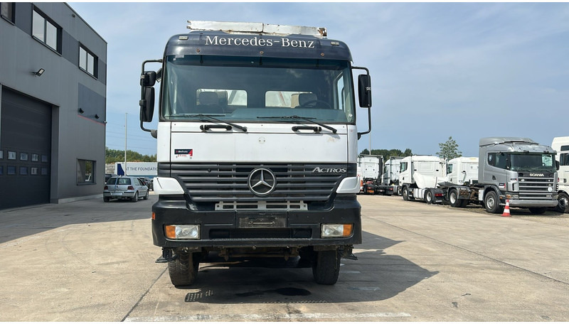 Mercedes-Benz actros 4140 (8X8 / BOITE MANUELLE / MANUAL GEARBOX / LAMES / GRAND PONT / BIG AXLE) - Кипер: слика 2 Mercedes-Benz actros 4140 (8X8 / BOITE MANUELLE / MANUAL GEARBOX / LAMES / GRAND PONT / BIG AXLE) - Кипер: слика 2