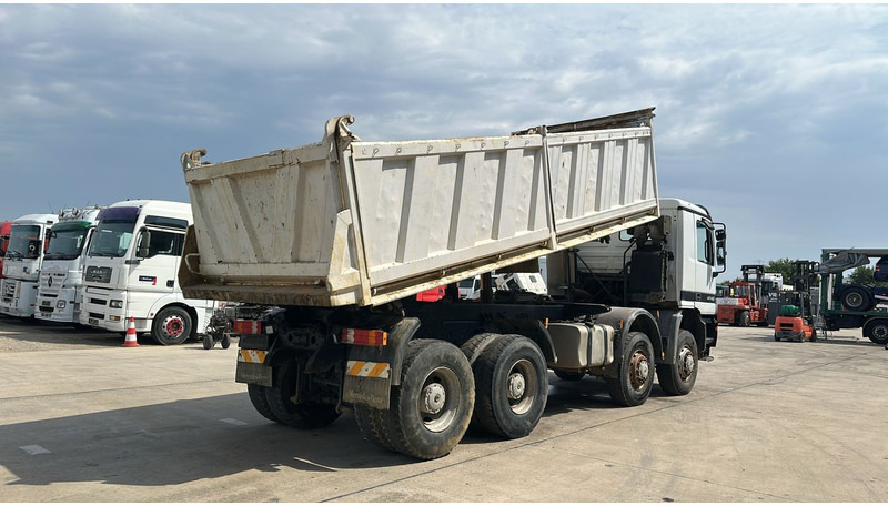 Mercedes-Benz actros 4140 (8X8 / BOITE MANUELLE / MANUAL GEARBOX / LAMES / GRAND PONT / BIG AXLE) - Кипер: слика 4 Mercedes-Benz actros 4140 (8X8 / BOITE MANUELLE / MANUAL GEARBOX / LAMES / GRAND PONT / BIG AXLE) - Кипер: слика 4