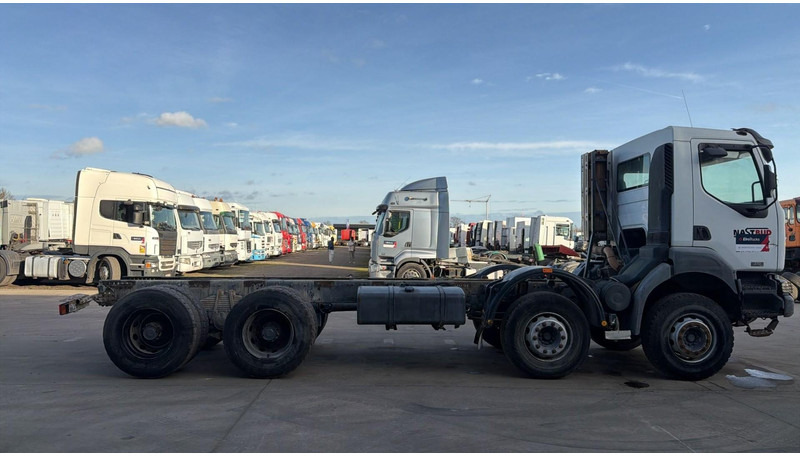 Renault KERAX 370 DCI (BOITE MANUELLE / LAMES / GRAND PONT / STEEL SUSP. / BIG AXLE) - Камион со кабинска шасија: слика 3 Renault KERAX 370 DCI (BOITE MANUELLE / LAMES / GRAND PONT / STEEL SUSP. / BIG AXLE) - Камион со кабинска шасија: слика 3