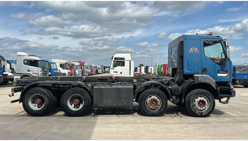 Renault KERAX 420 (8X4 / GRAND PONT / LAMES / BOITE MANUELLE / BONNE ETAT) - Камион со кабинска шасија: слика 4 Renault KERAX 420 (8X4 / GRAND PONT / LAMES / BOITE MANUELLE / BONNE ETAT) - Камион со кабинска шасија: слика 4