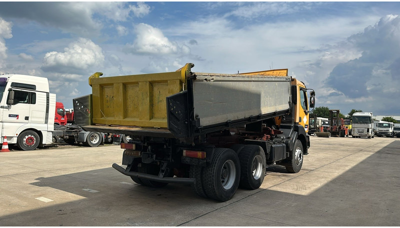 Renault Kerax 385 (POMPE MANUELLE / MANUAL PUMP / 6X4 / LAMES / GRAND PONT) - Кипер: слика 4 Renault Kerax 385 (POMPE MANUELLE / MANUAL PUMP / 6X4 / LAMES / GRAND PONT) - Кипер: слика 4
