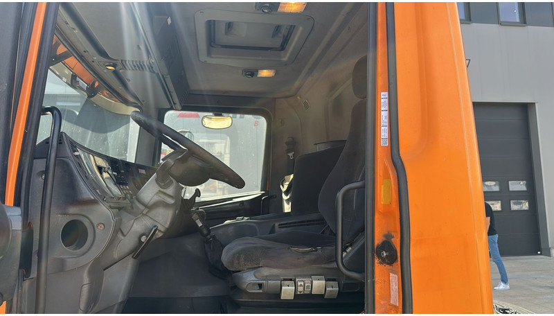 Камион со кабинска шасија Scania 94 G (MANUAL PUMP / POMPE MANUELLE / BOITE MANUELLE / MANUAL GEARBOX): слика 19