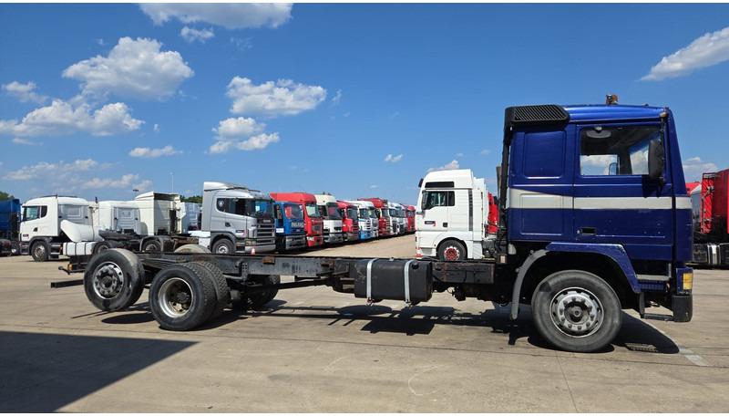 Volvo F 12 - 360 (FULL STEEL SUSPENSION / MANUAL PUMP / SUSP. LAMES / 6X2) - Камион со кабинска шасија: слика 4 Volvo F 12 - 360 (FULL STEEL SUSPENSION / MANUAL PUMP / SUSP. LAMES / 6X2) - Камион со кабинска шасија: слика 4