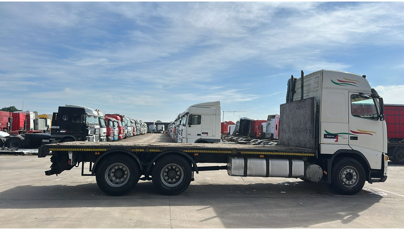 Volvo FH 12 - 460 (BOITE MANUELLE / MANUAL GEARBOX / 10 TYRES / 6X2 / AC / AIRCO) - Камион со платформа: слика 4 Volvo FH 12 - 460 (BOITE MANUELLE / MANUAL GEARBOX / 10 TYRES / 6X2 / AC / AIRCO) - Камион со платформа: слика 4