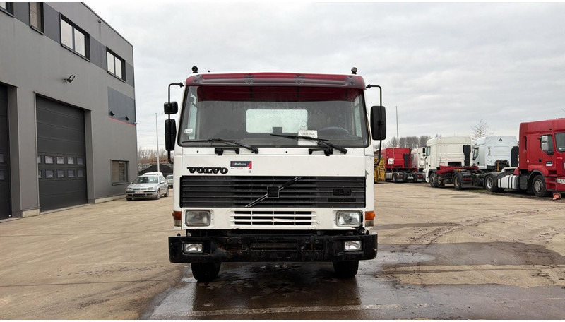 Volvo FL 10 - 320 (POMPE MANUELLE / MANUAL PUMP / LAMES / STEEL SUSP. / 8X4) - Камион со кабинска шасија: слика 2 Volvo FL 10 - 320 (POMPE MANUELLE / MANUAL PUMP / LAMES / STEEL SUSP. / 8X4) - Камион со кабинска шасија: слика 2