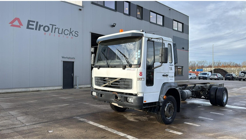 Volvo FL 220 (BELGIAN TRUCK / CAMION BELGE / MANUAL GEARBOX / BOITE MANUELLE) - Камион со кабинска шасија: слика 1 Volvo FL 220 (BELGIAN TRUCK / CAMION BELGE / MANUAL GEARBOX / BOITE MANUELLE) - Камион со кабинска шасија: слика 1