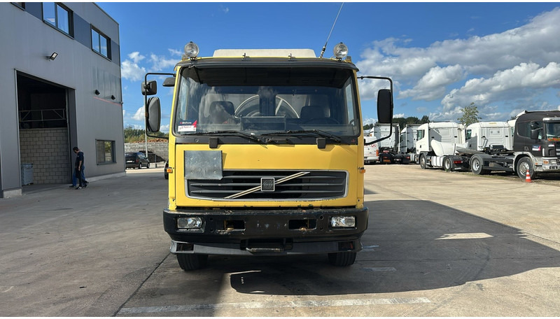 Volvo FL 6-18 (12400 LITERS / 3 COMPARTIMENTS / EURO 2 / STEEL SUSP. / LAMES) - Камион цистерна: слика 2 Volvo FL 6-18 (12400 LITERS / 3 COMPARTIMENTS / EURO 2 / STEEL SUSP. / LAMES) - Камион цистерна: слика 2