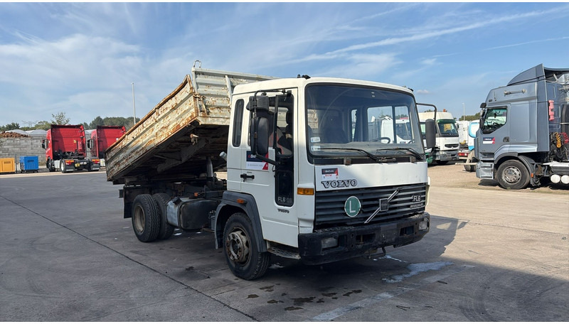 Volvo FL 6 - 8 (MANUAL PUMP / POMPE MANUELLE) - Кипер: слика 2 Volvo FL 6 - 8 (MANUAL PUMP / POMPE MANUELLE) - Кипер: слика 2