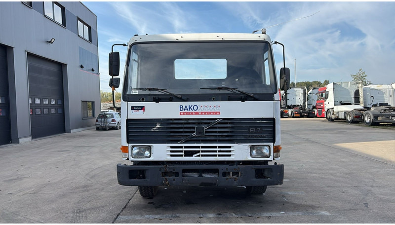 Volvo FL 7 (6X4 / LAMES / POMPE MANUELLE / MANUAL PUMP / STEEL SUSP.) - Камион со кабинска шасија: слика 2 Volvo FL 7 (6X4 / LAMES / POMPE MANUELLE / MANUAL PUMP / STEEL SUSP.) - Камион со кабинска шасија: слика 2