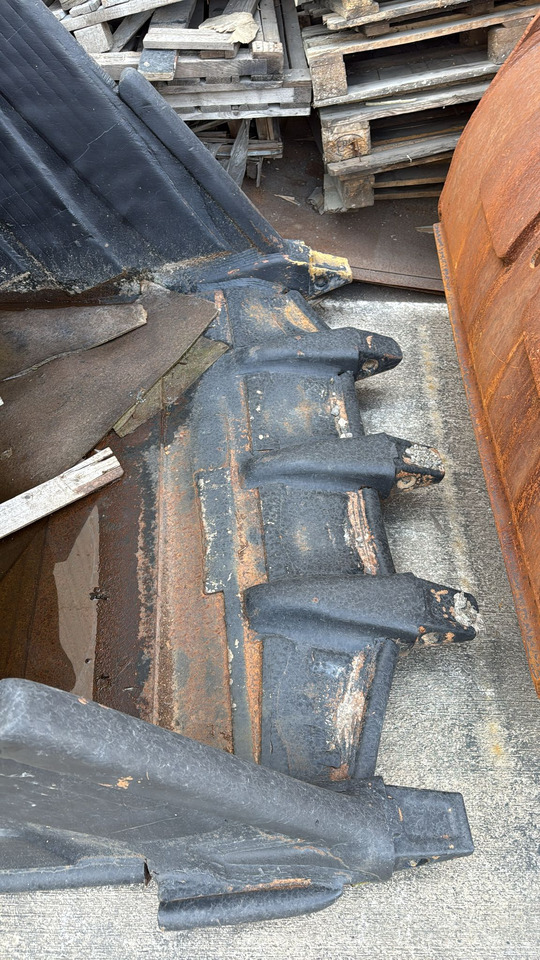 HITACHI ZX520/530 Cheap Second Hand Bucket - Корпа за багер: слика 3 HITACHI ZX520/530 Cheap Second Hand Bucket - Корпа за багер: слика 3