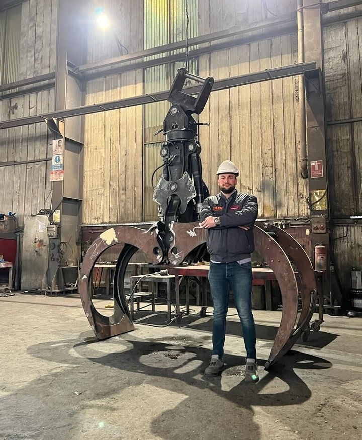 Hyundai R220 Log Grapple - Фаќалка: слика 5 Hyundai R220 Log Grapple - Фаќалка: слика 5