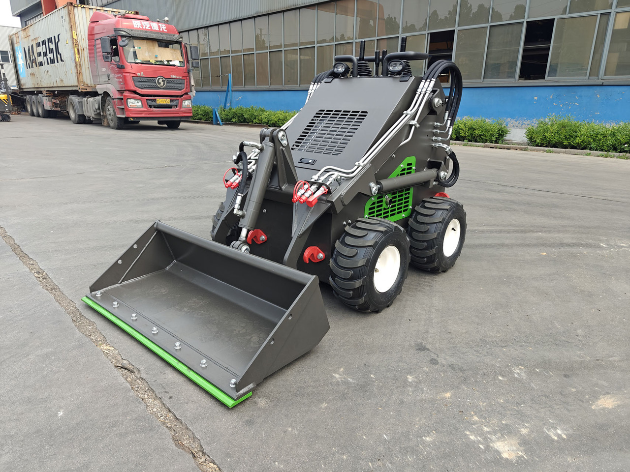 WCM-SL380 - Компактен натоварувач: слика 2 WCM-SL380 - Компактен натоварувач: слика 2