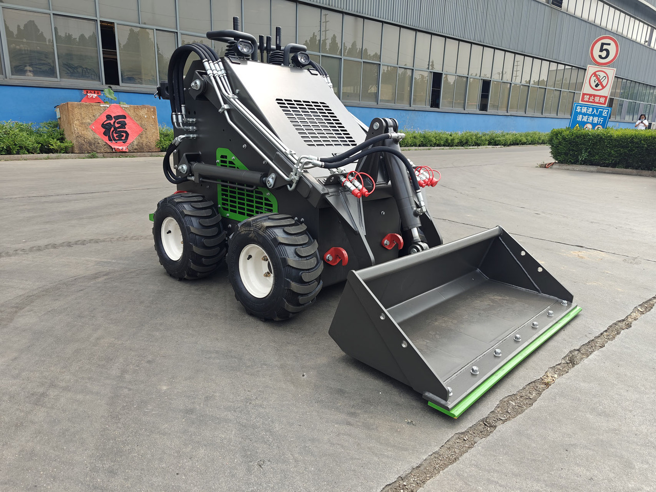 WCM-SL380 - Компактен натоварувач: слика 5 WCM-SL380 - Компактен натоварувач: слика 5