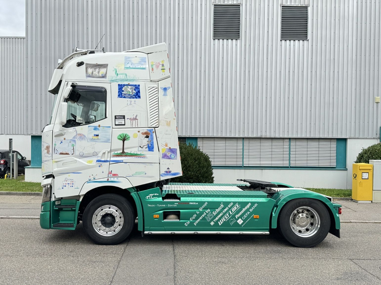 Renault T520 HIGHCAB Comfort 2-Tanks Retarder Airbrush - Камион влекач: слика 4 Renault T520 HIGHCAB Comfort 2-Tanks Retarder Airbrush - Камион влекач: слика 4