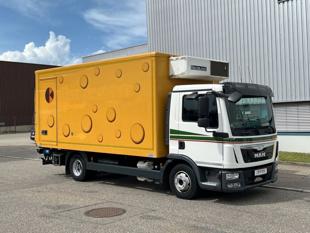 MAN TGL 8.220 Kühlkoffer 5,26m LBW Klima Luftgef. MAN TGL 8.220 Kühlkoffer 5,26m LBW Klima Luftgef. - Комбе ладилник: слика 1 MAN TGL 8.220 Kühlkoffer 5,26m LBW Klima Luftgef. MAN TGL 8.220 Kühlkoffer 5,26m LBW Klima Luftgef. - Комбе ладилник: слика 1